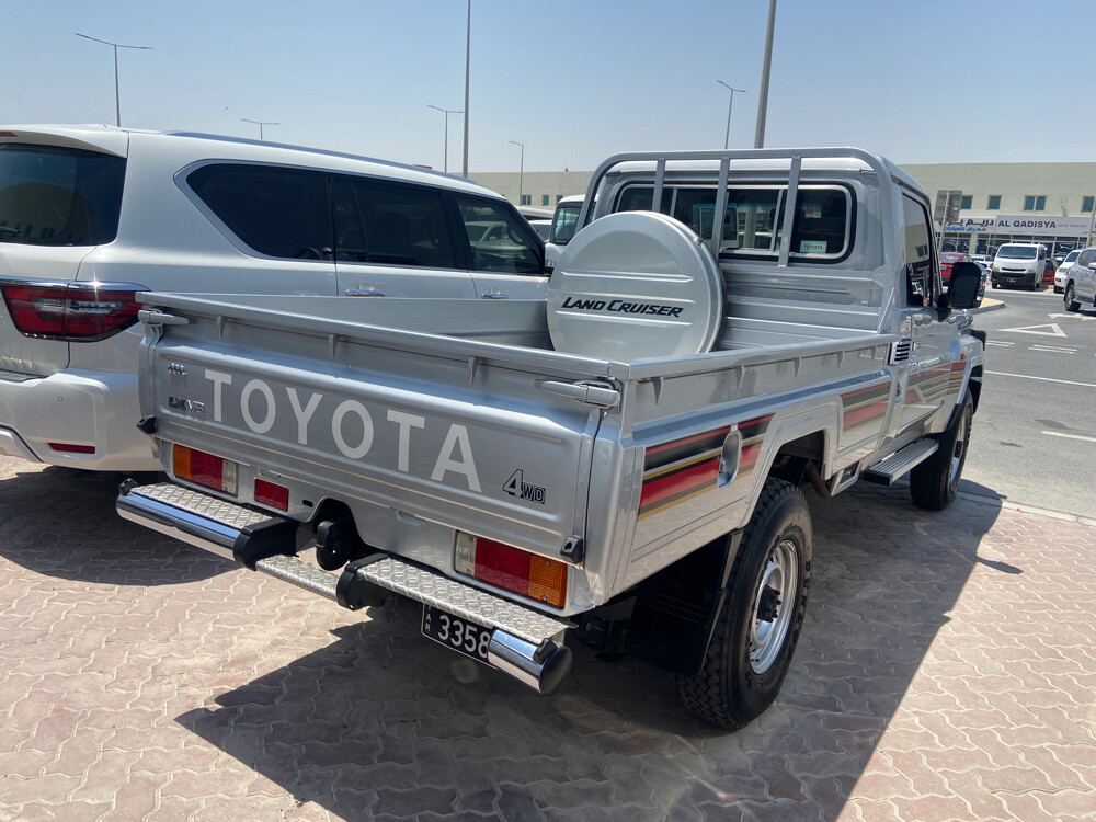 LX 2025 V6 silver  - 6