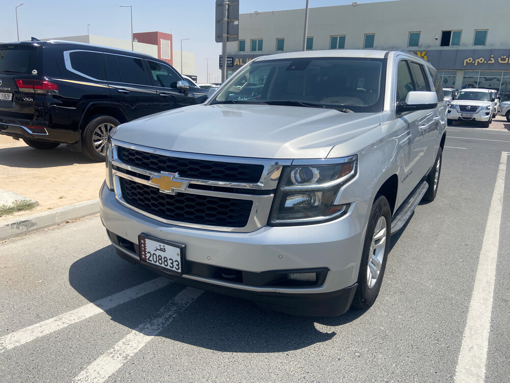 Suburban 2016 LS Silver  - 6