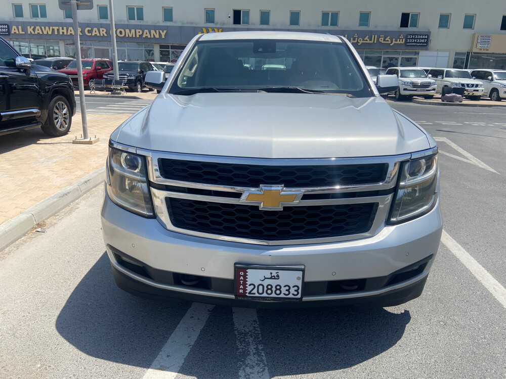 Suburban 2016 LS Silver  - 1