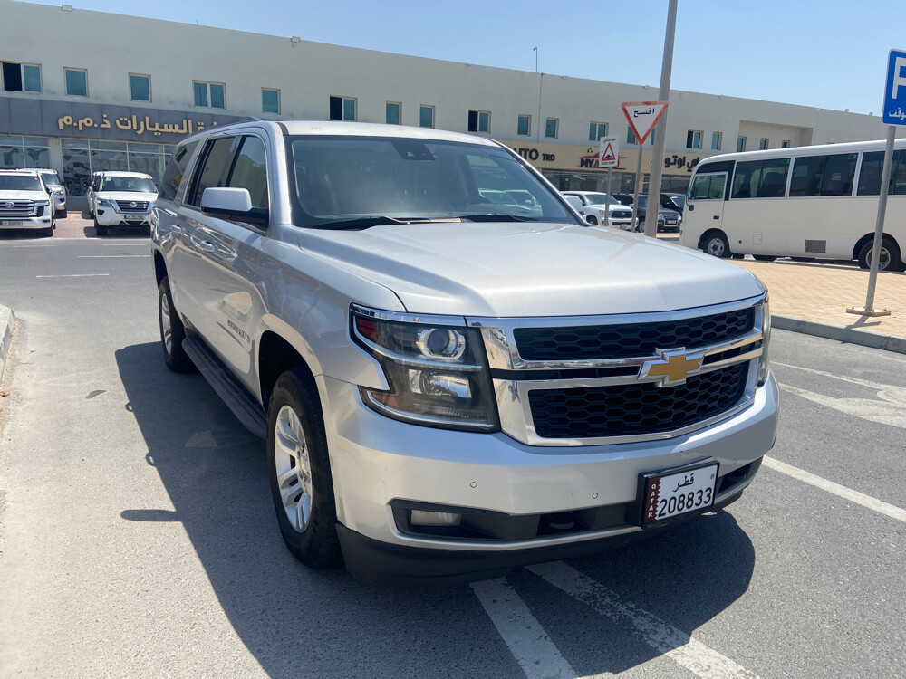 Suburban 2016 LS Silver  - 5
