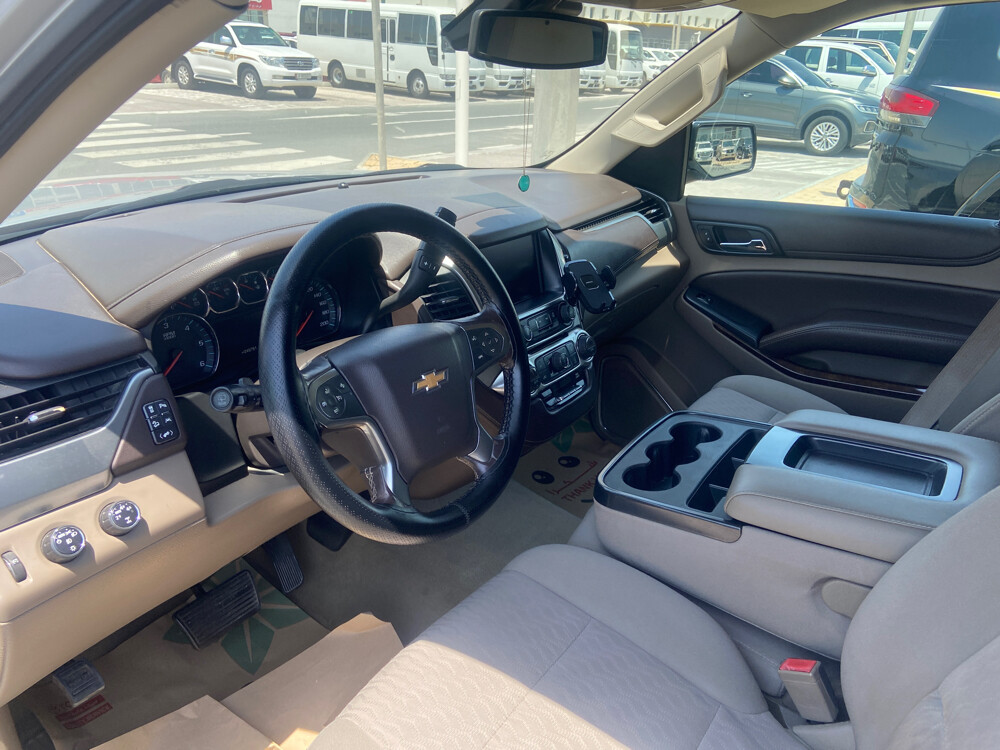 Suburban 2016 LS Silver  - 7