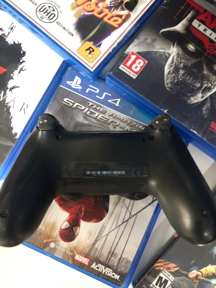 PlayStation4 - 4