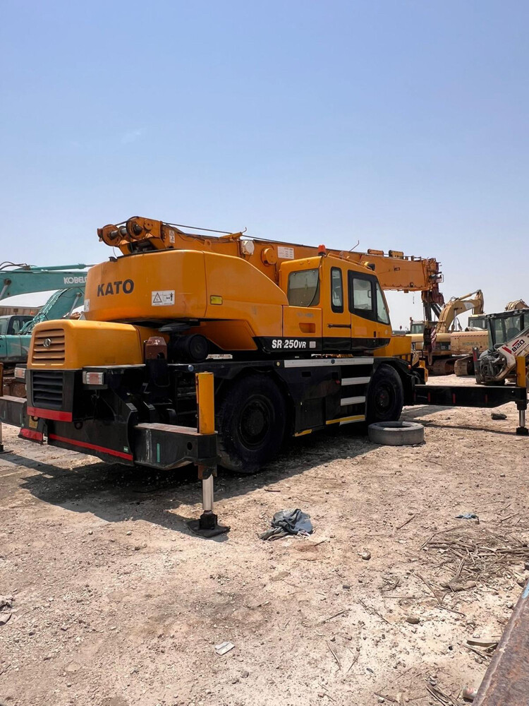 KATO 25 Ton 4 wheel crane - 1