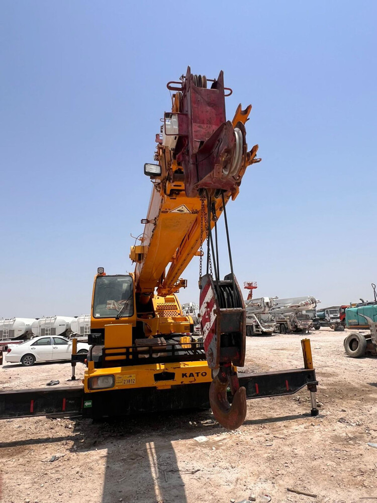 KATO 25 Ton 4 wheel crane - 2