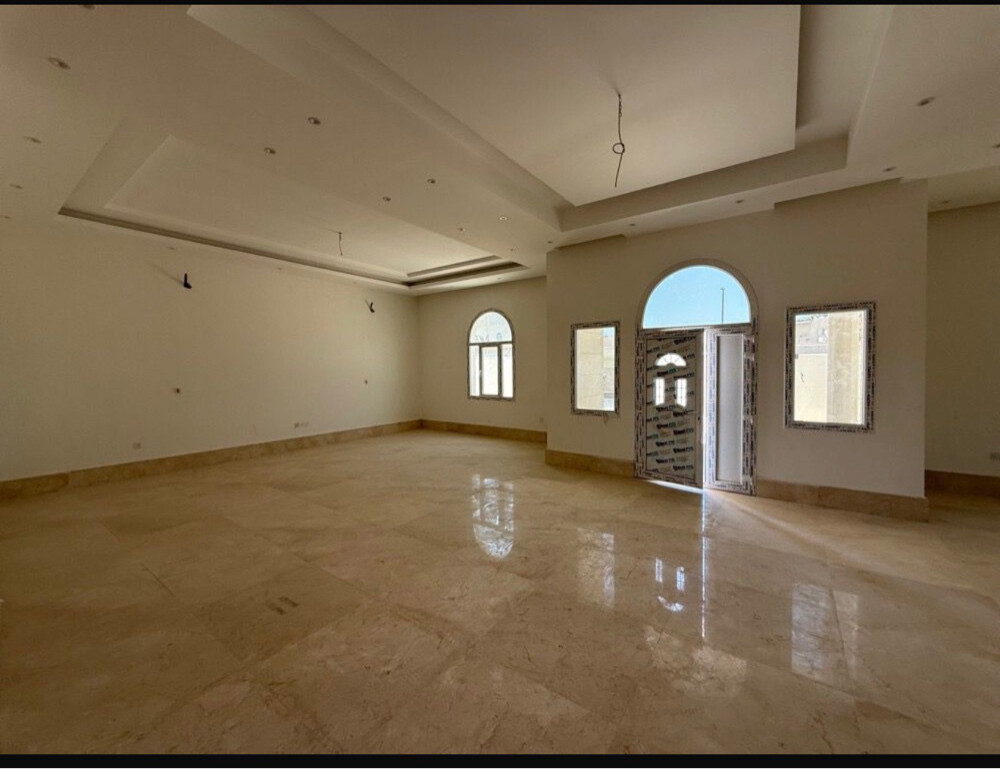 للبيع فيلا بالدحيل 595م - 2