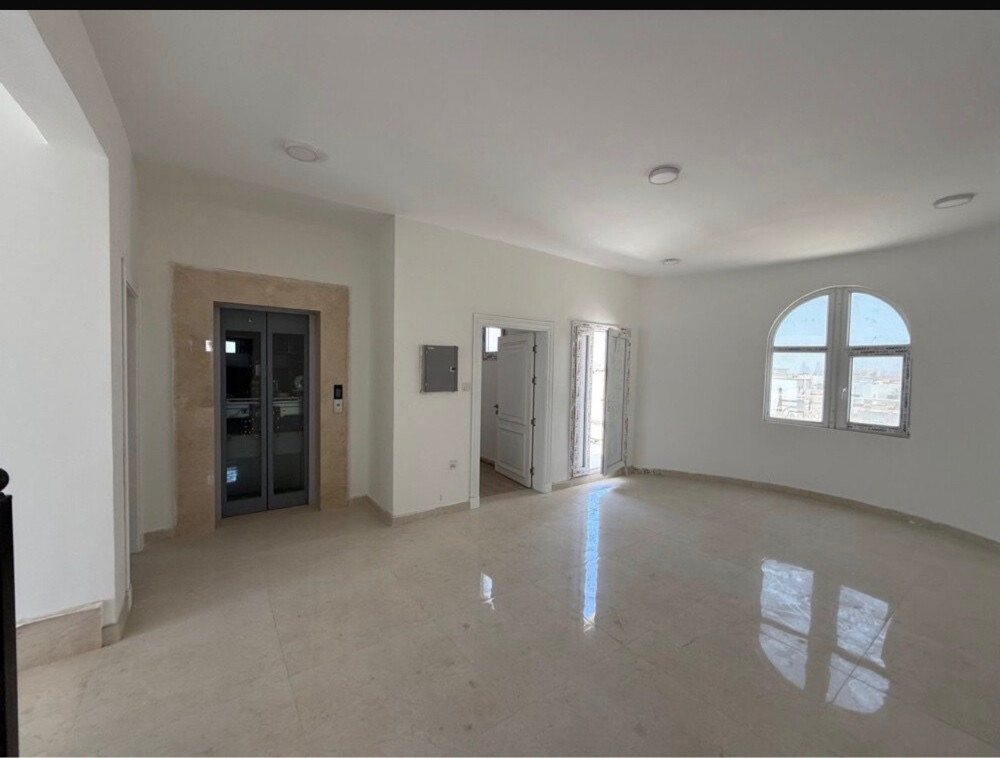 للبيع فيلا بالدحيل 595م - 3