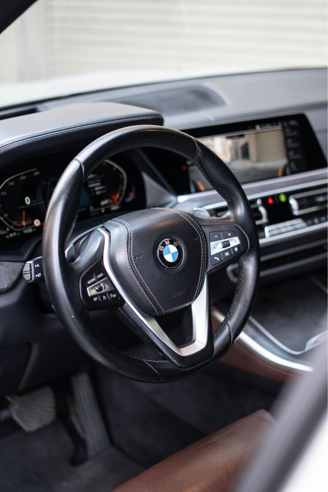 BMW X5 4.0i - 6
