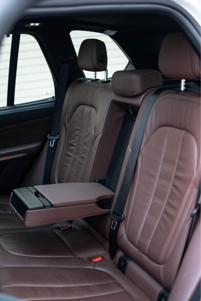 BMW X5 4.0i - 8