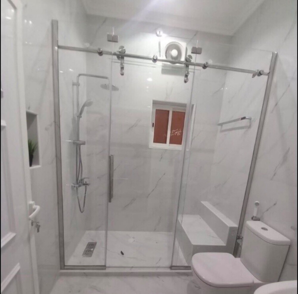 stylish Glass petition and shower - 11