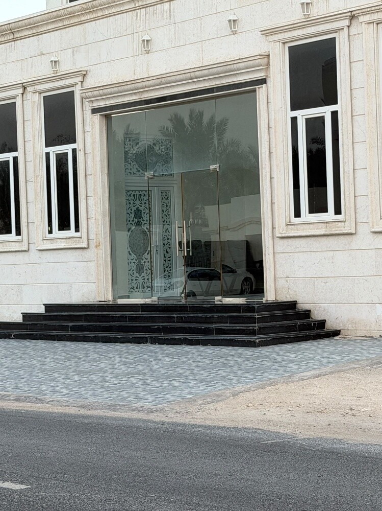 stylish Glass petition and shower - 1