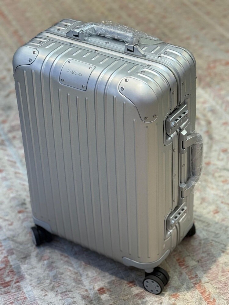 Branded Travel Bag / Duffle Bag - 18