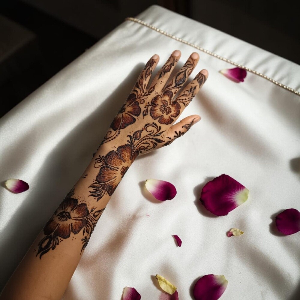 Henna service available - 13