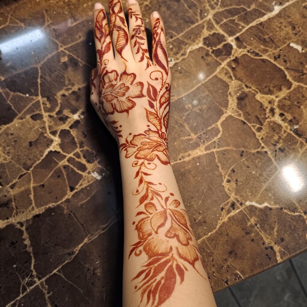 Henna service available - 14