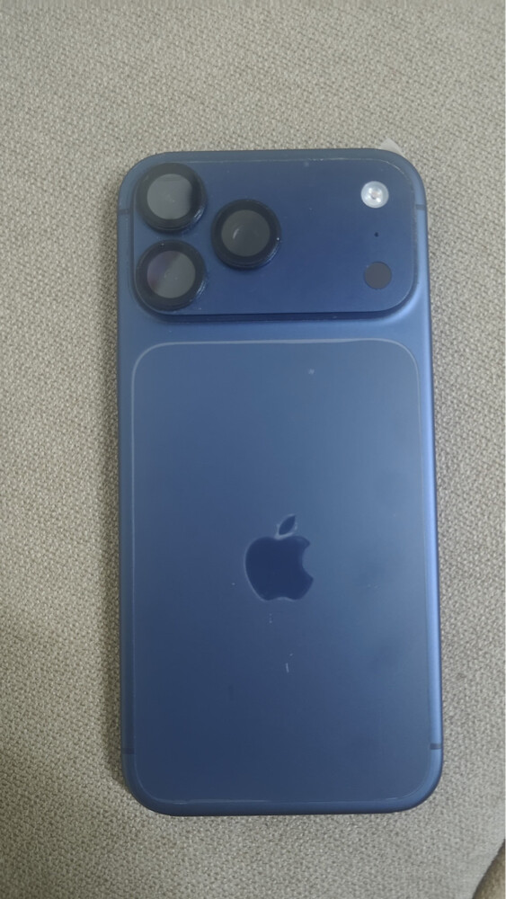 iPhone 17 pro max - 3