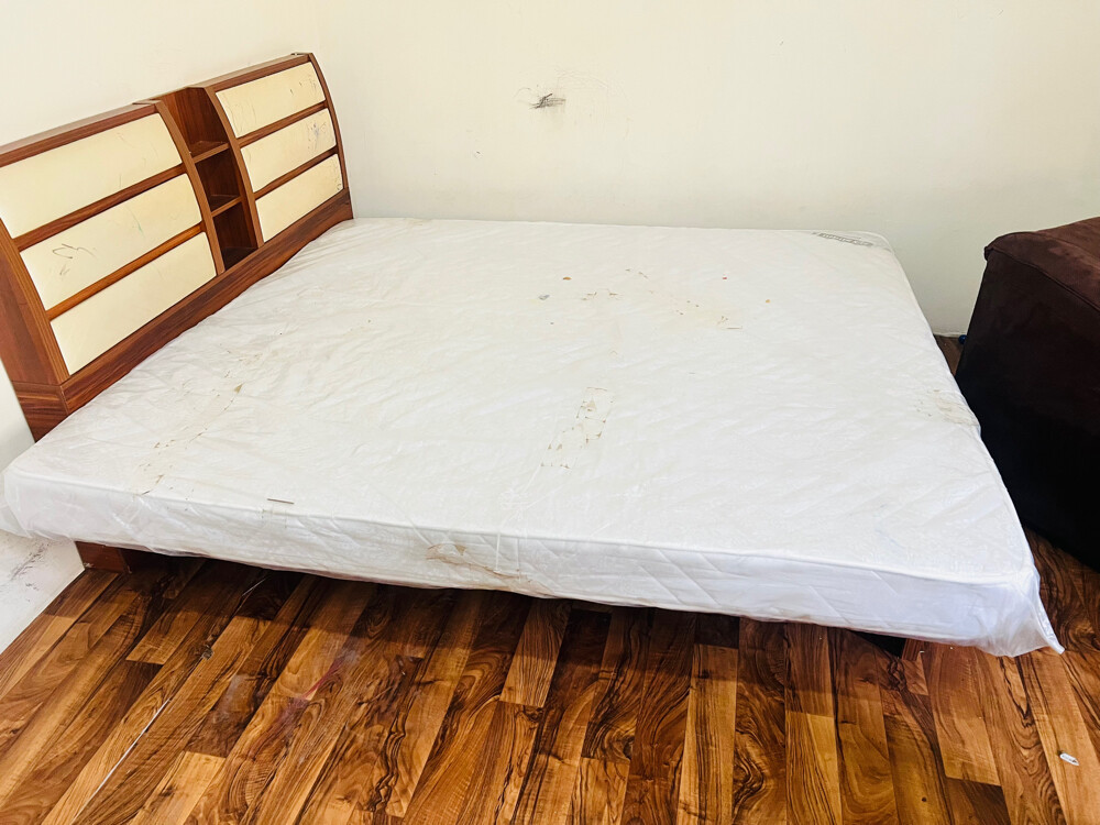 King size mattress  - 4