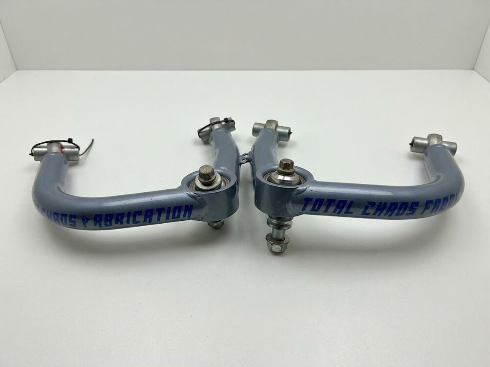 Total Chaos upper Control Arm LC200 - 1