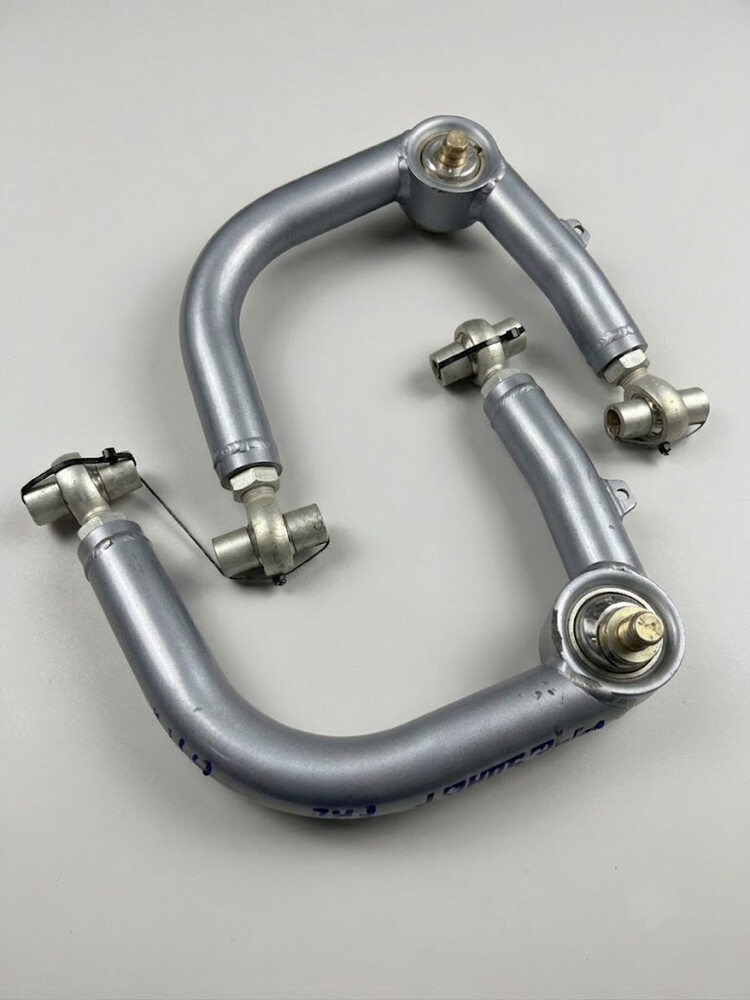 Total Chaos upper Control Arm LC200 - 5