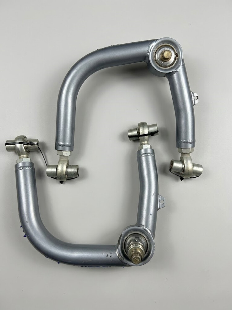 Total Chaos upper Control Arm LC200 - 2