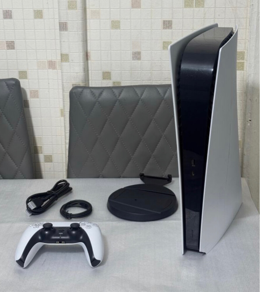 ps5 digital edition  - 1