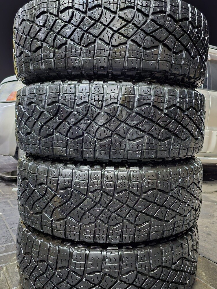 275-70-18,,, Goodyear   brand - 9