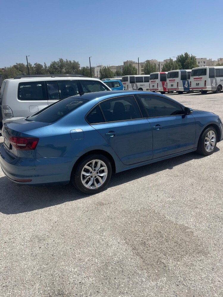 Volkswagen Jetta - 4
