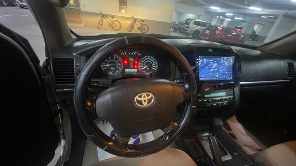 Land Crusier GXR V8 - 2010 model - 1