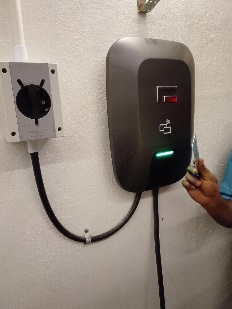 ROX BYD tasla charge installation - 3