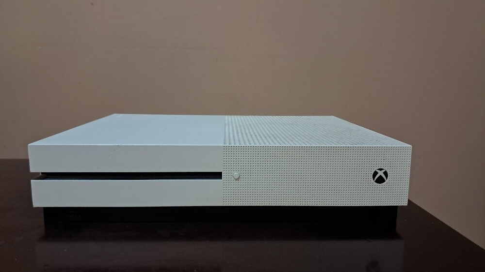 Xbox One S Disc edition - 2
