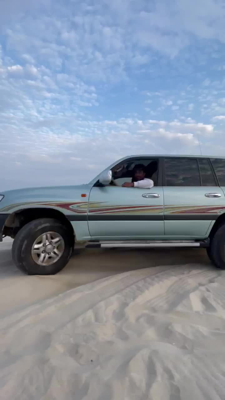 Well maintained Toyota land cruiser excellent condition powerful engine Smooth drive clean inside and out regularly serviced with strong engine and gearbox perfect for family use long trips and off road driving - 2