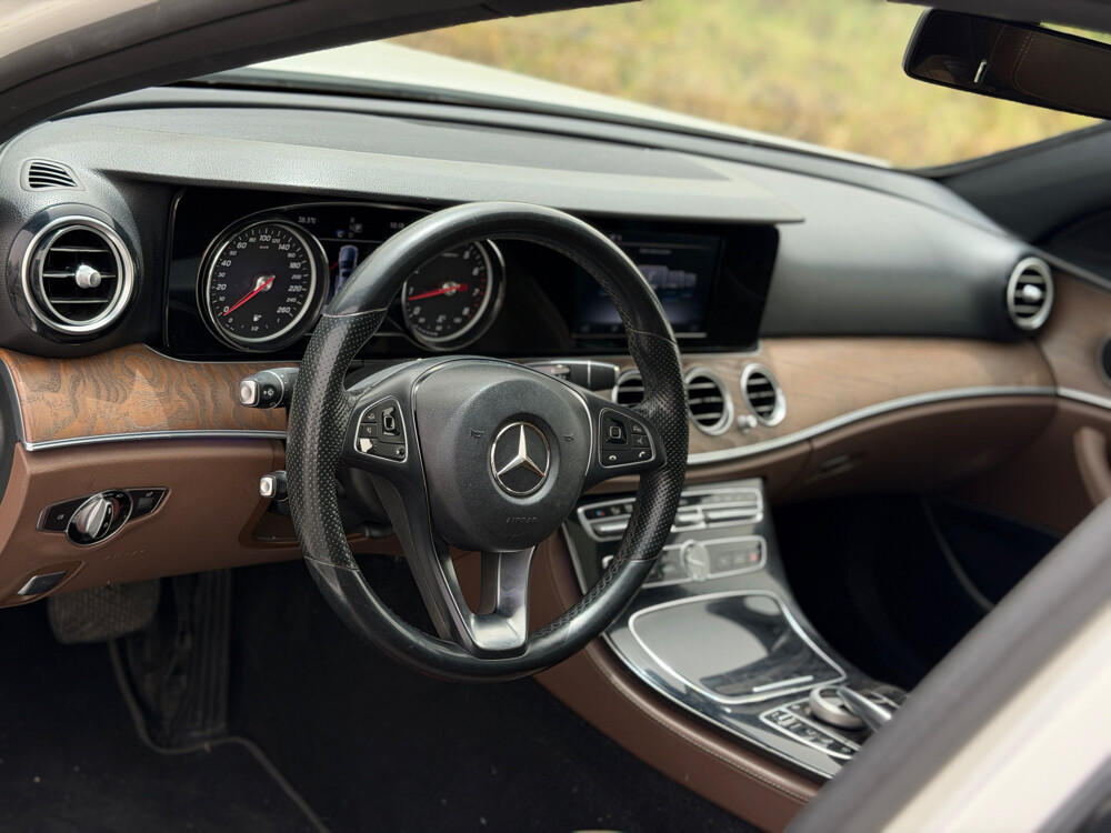 Mercedes Benz E200 - 8