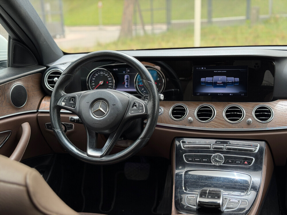 Mercedes Benz E200 - 9
