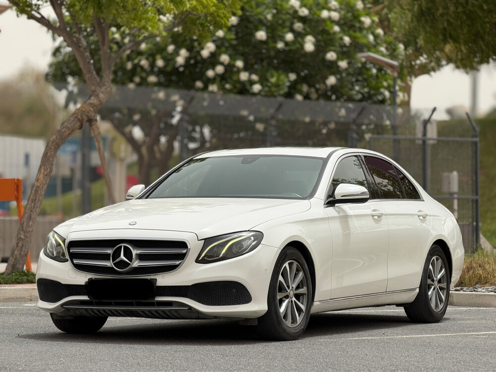 Mercedes Benz E200 - 1