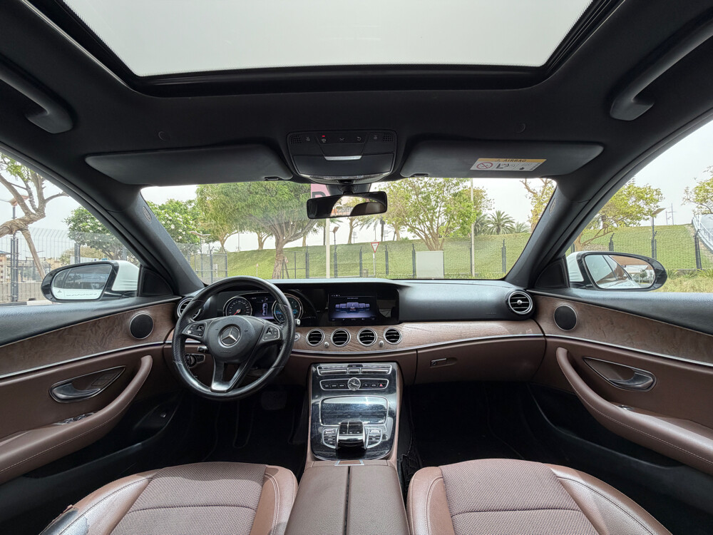 Mercedes Benz E200 - 12