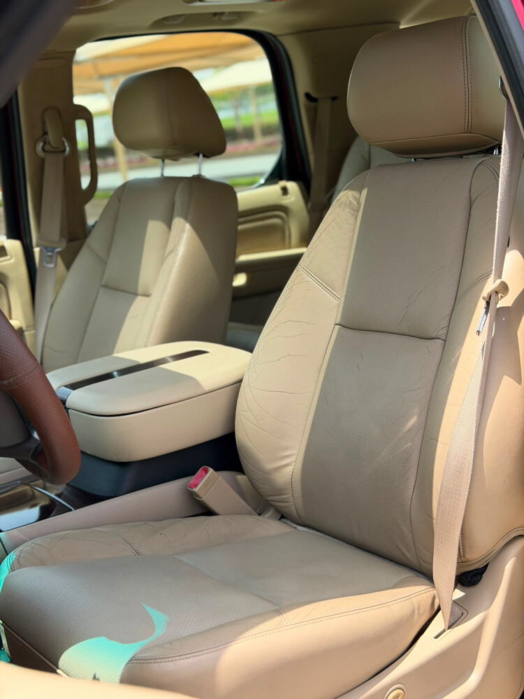 Cadillac Escalade - 12