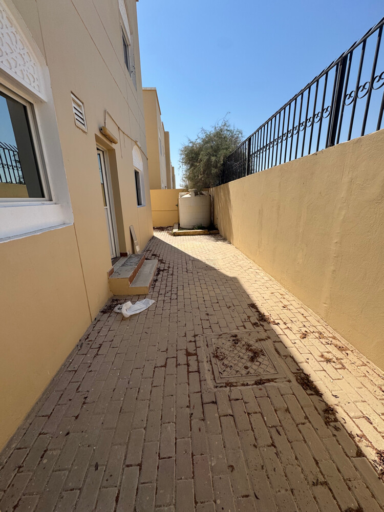 فلل ظمن مجمع للإيجار  - 8