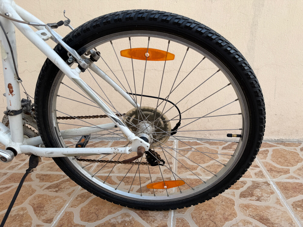 Giant Sedona hybrid bicycle - 2
