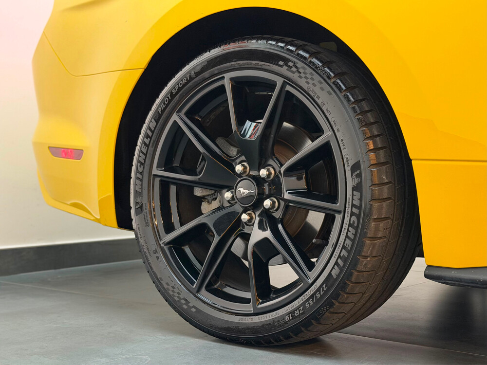 Ford Mustang - 8