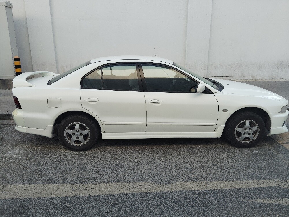 Mitsubishi Galant - 4