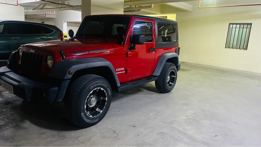 LOW MILEAGE!!!!JEEP WRANGLER SPORTS - 2