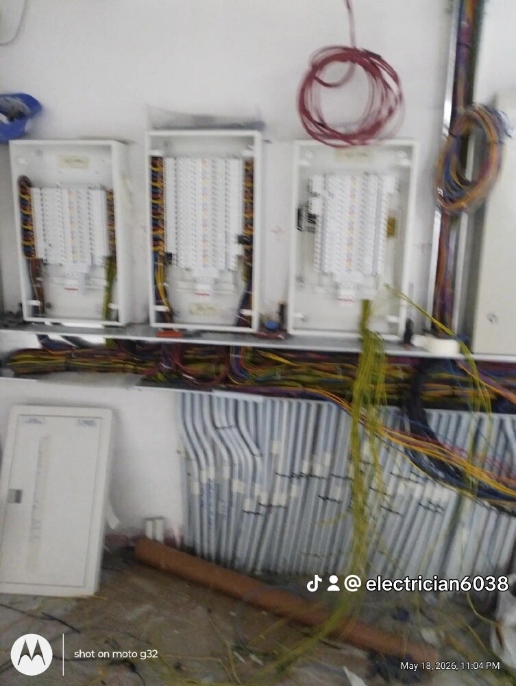 خدمات الكهرباء والتركيبات الكهربا - 23