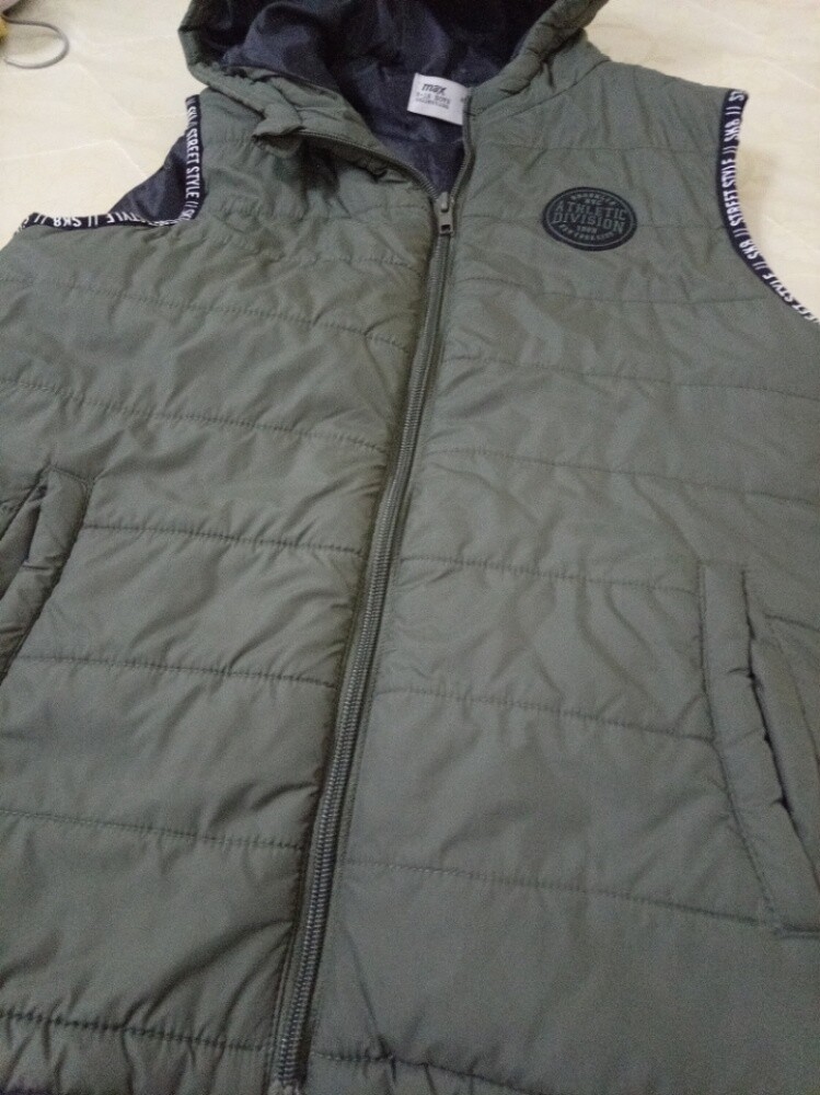 Hooded puffer vest - 1