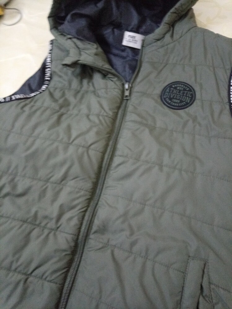Hooded puffer vest - 4