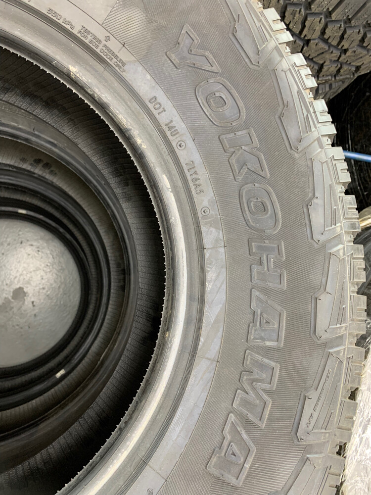 LT Yokohama 285/70R17 - 4