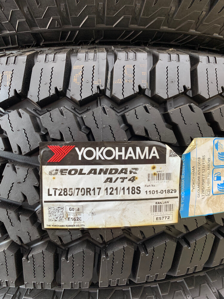 LT Yokohama 285/70R17 - 1