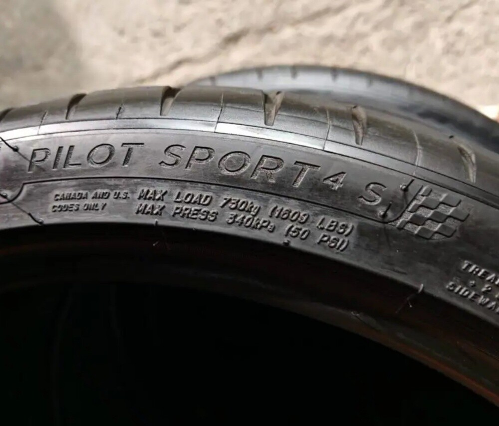 255/35/20 Michelin Tyre 2% Used - 4