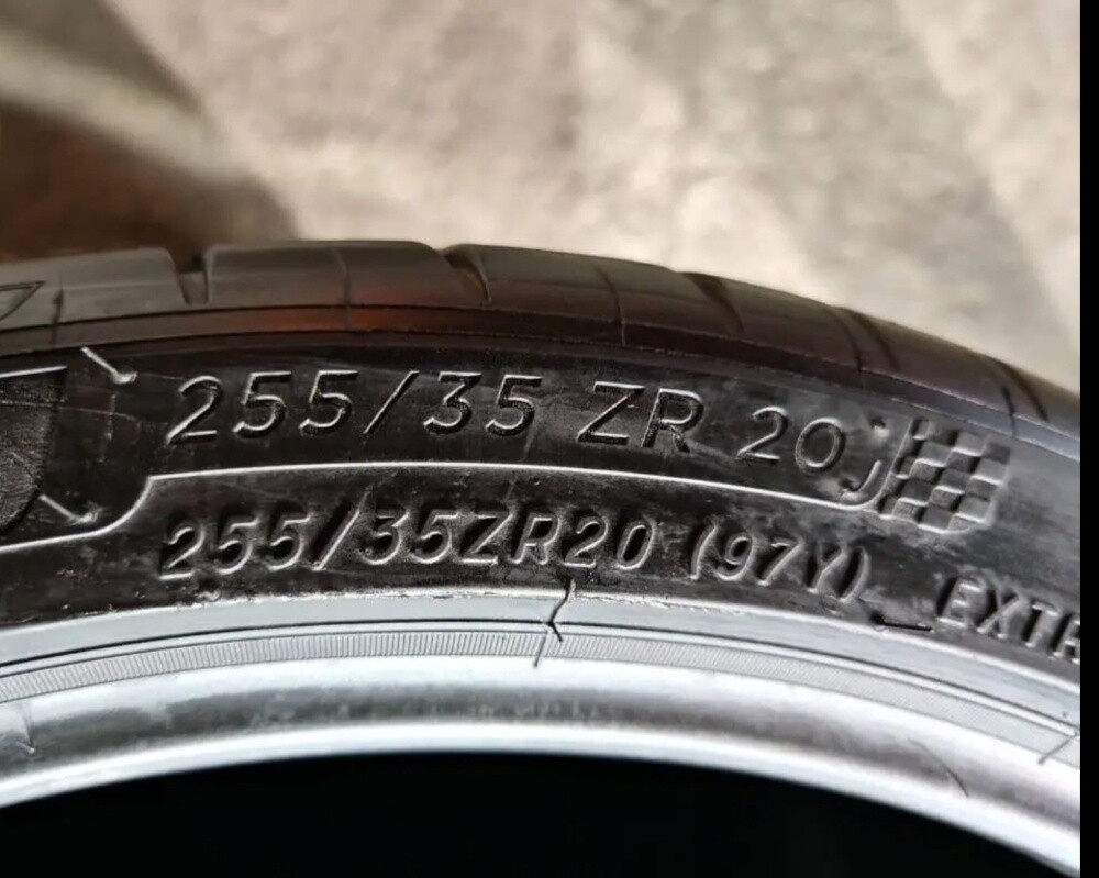 255/35/20 Michelin Tyre 2% Used - 3