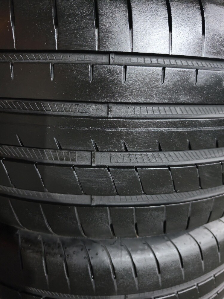 295/40/21 Goodyear Tyre Super Grip - 5