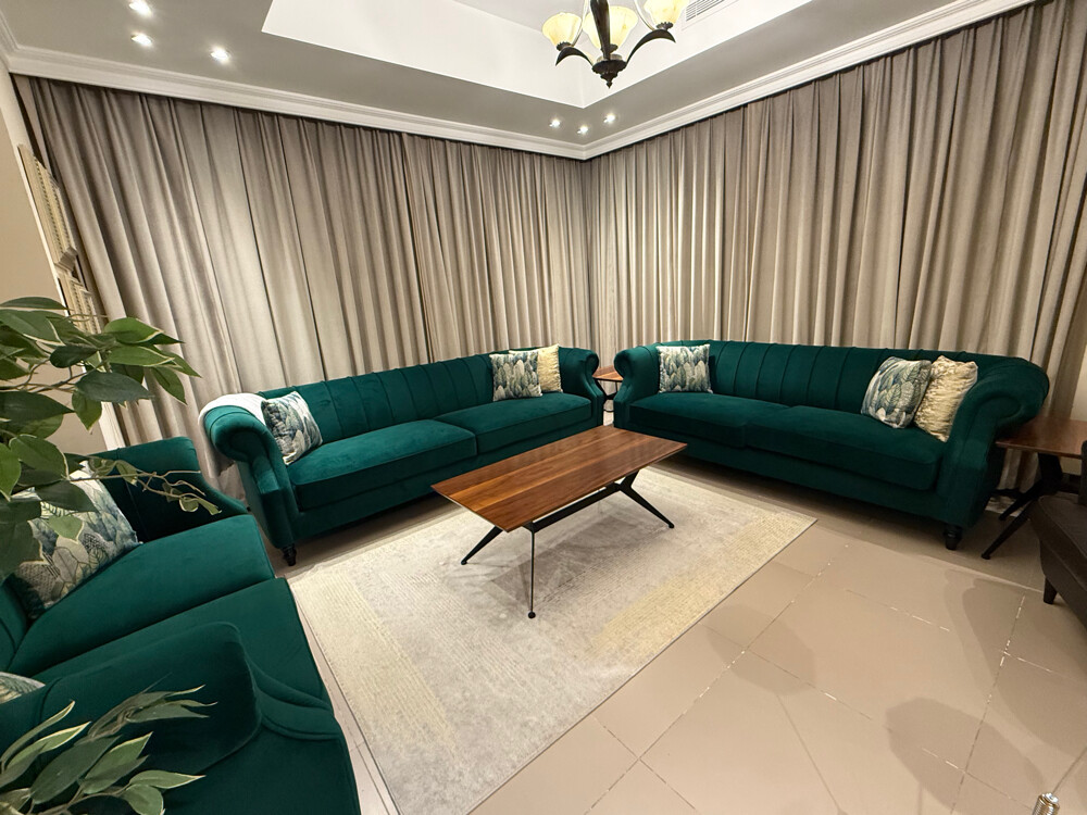 living room sofa set/ like new - 1