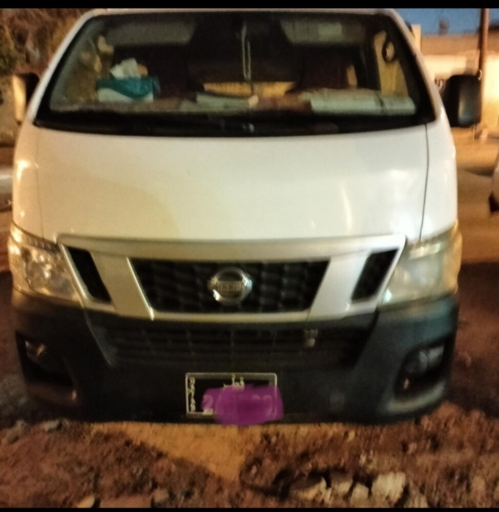 Nissan urban - 1