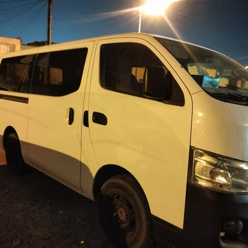 Nissan urban - 3